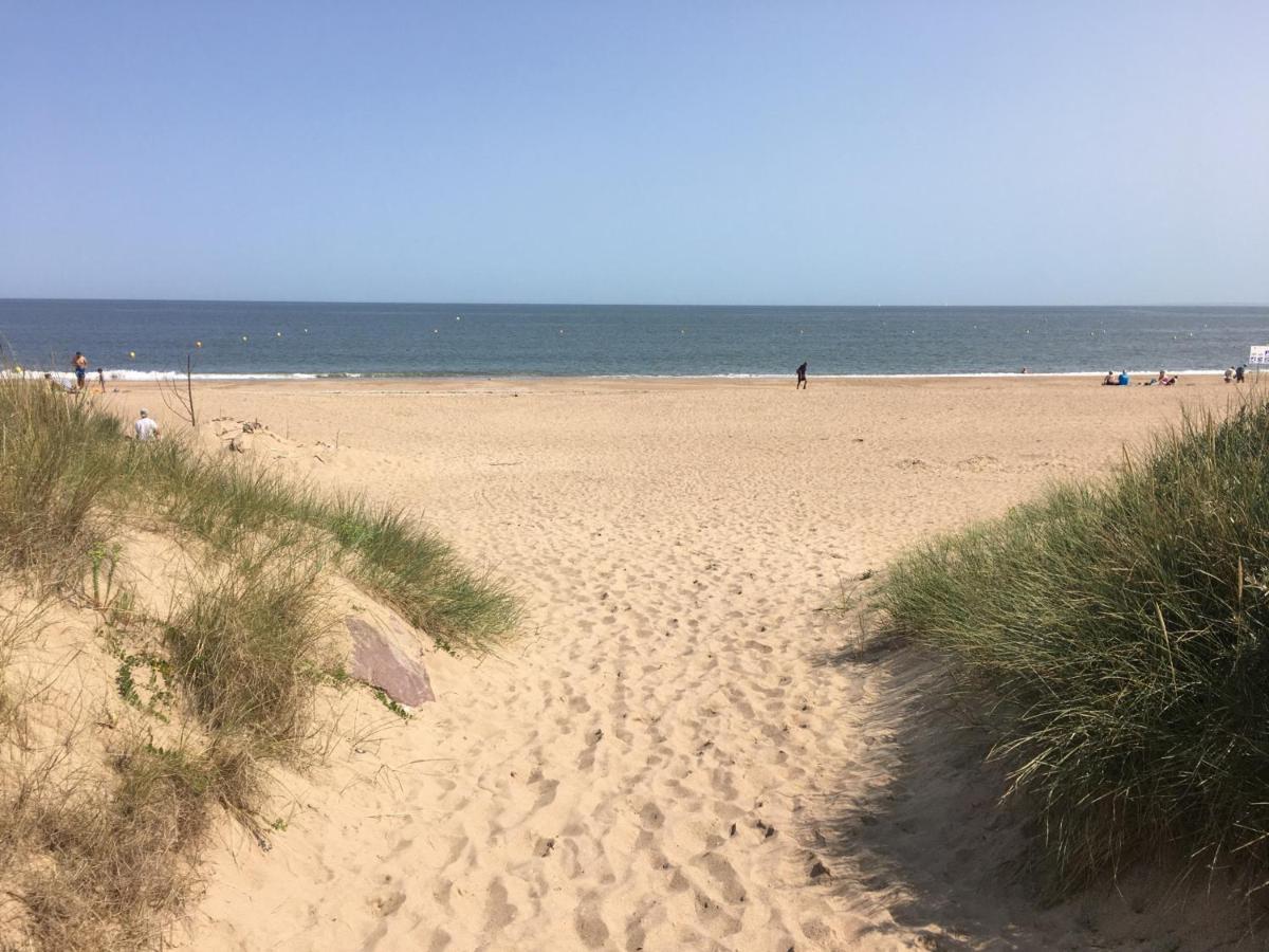 Studio Front De Mer Avec Terrasse Et Acces Direct Plage A Merville-Franceville - Fr-1-487-329 Εξωτερικό φωτογραφία
